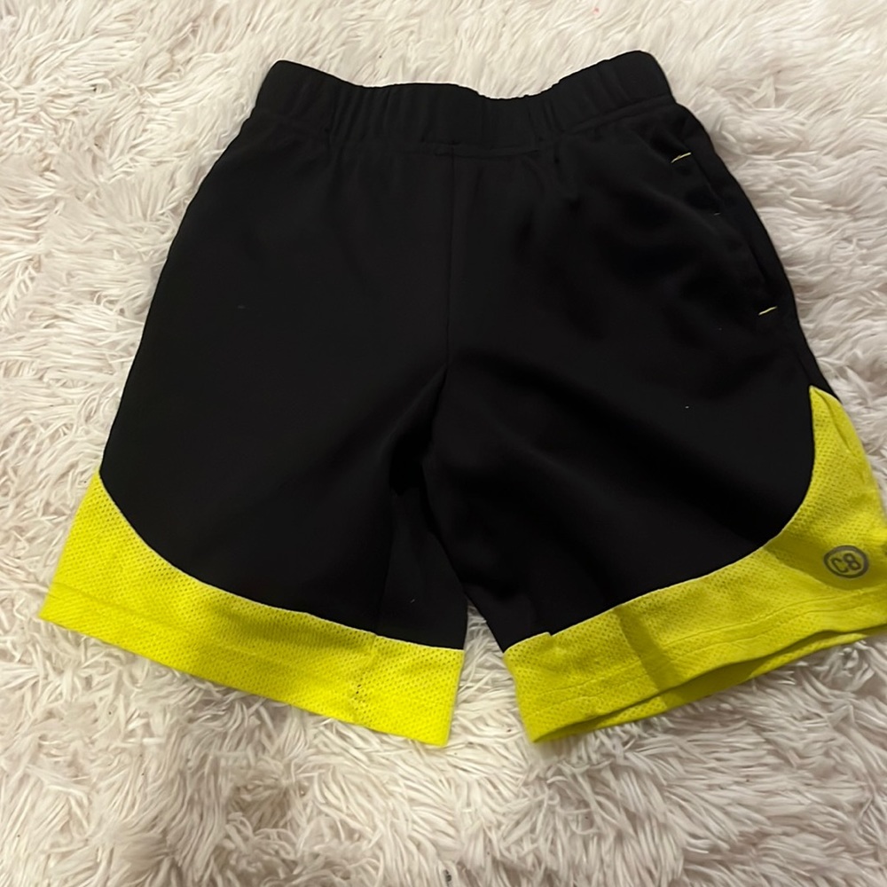 Boys active shorts size small (5/6)